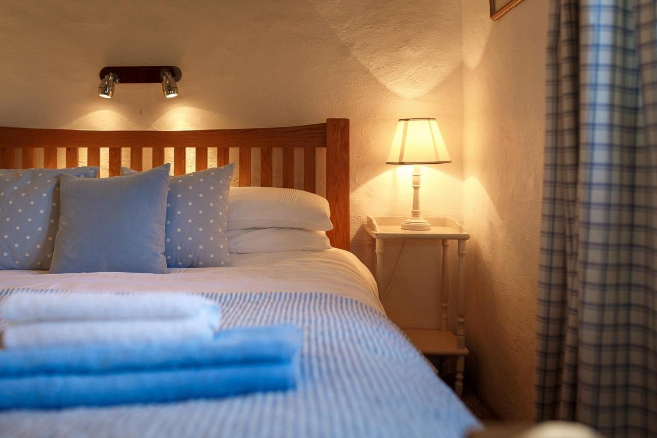 The Snug At Cornish Barn Holidays 트루로 외부 사진